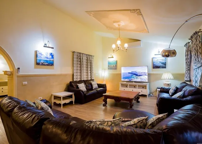 Freesia With Heated Pool And Air Conditionin Villa