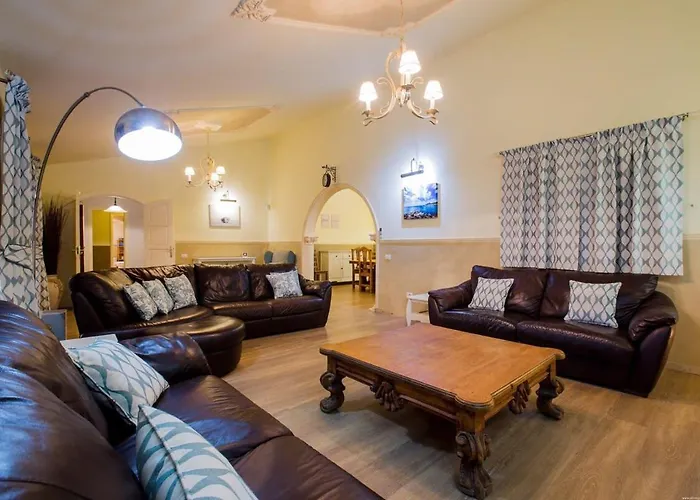 Villa Freesia With Heated Pool And Air Conditionin