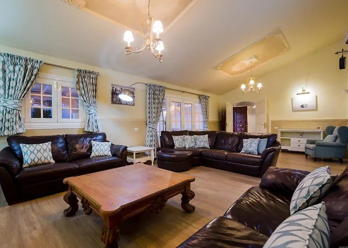 Freesia With Heated Pool And Air Conditionin Villa