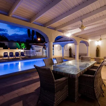 Freesia With Heated Pool And Air Conditionin וילה